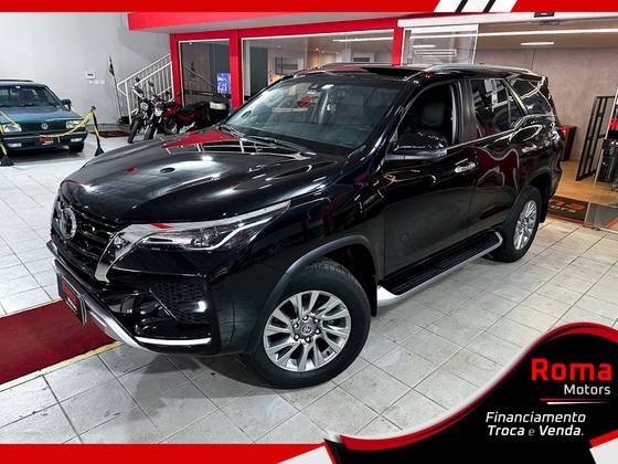 TOYOTA HILUX SW4 2.8 D-4D TURBO DIESEL SRX 7L 4X4 AUTOMÁTICO TOYOTA HILUX SW4 2.8 D-4D TURBO DIESEL SRX 7L 4X4 AUTOMÁTICO